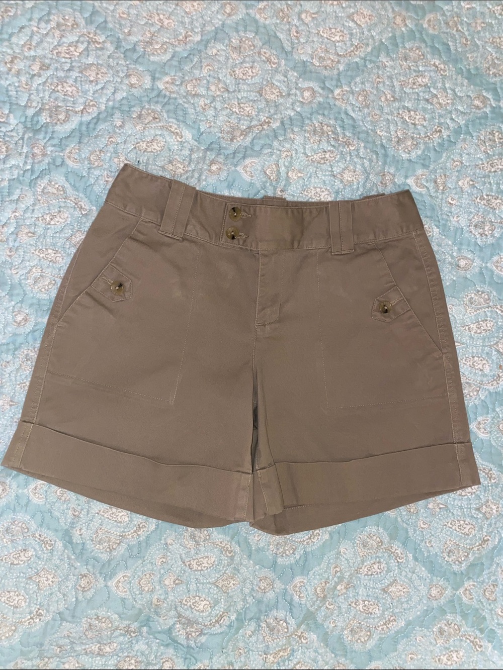 Banana Republic khaki,stretch  Cuffed 
 Shorts.